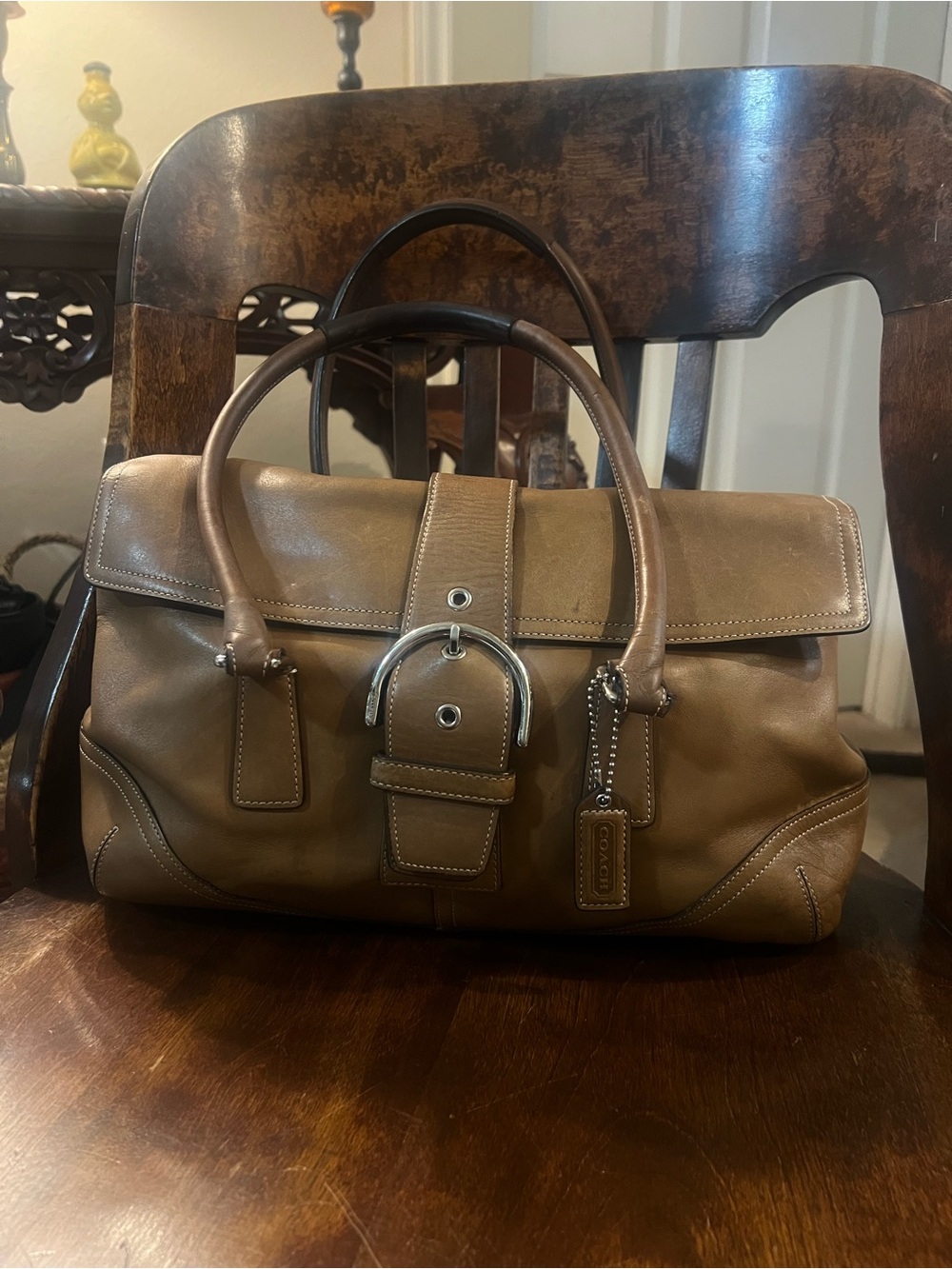 VINTAGE Coach Soho Hampton Flap Bag Tan Leather Large Buckle Satchel 9550 Y2K